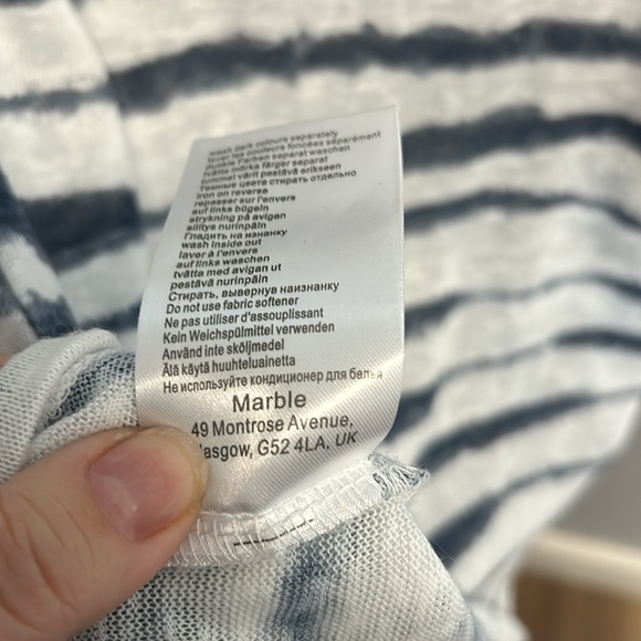 Marbel size M white and blue top with side scrunch - Picture 5 of 6